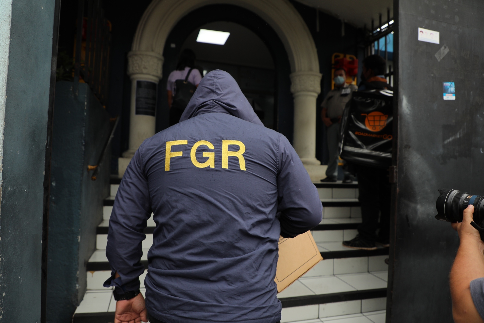 equipo-del-ministerio-de-salud-allanado-por-la-fgr-pone-en-riesgo-la-compra-de-medicamentos